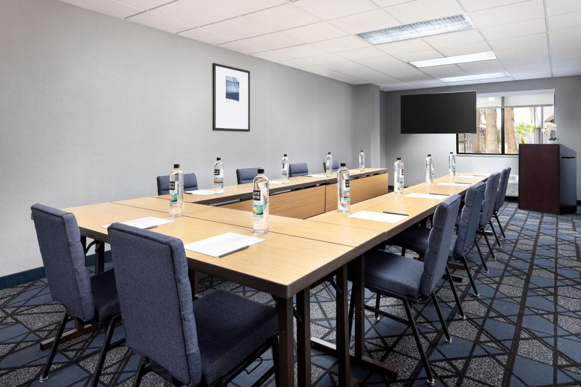 Courtyard By Marriott Las Vegas Stadium Area Extérieur photo